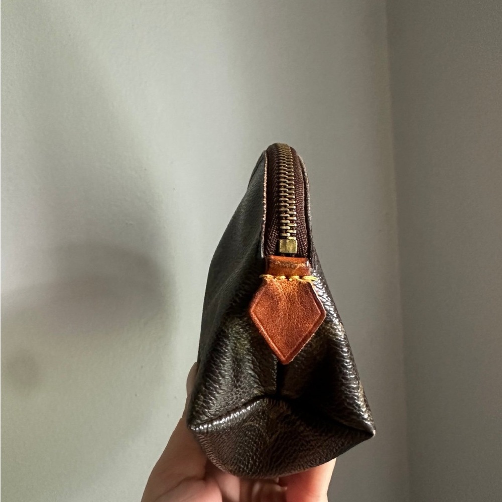 Louis Vuitton Cosmetic Pouch - Picture 3 of 9